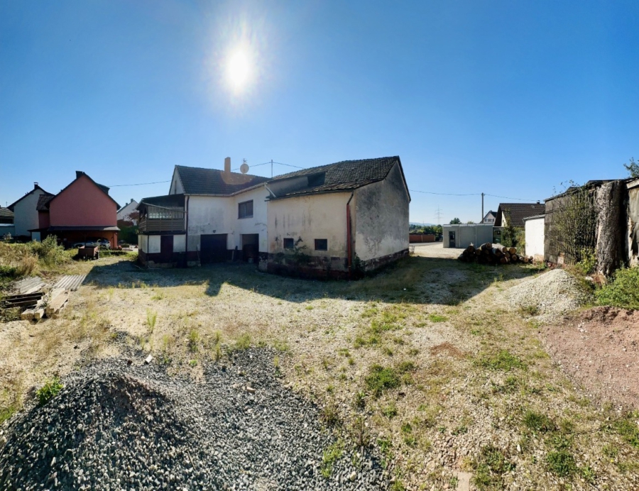 Titelbild - Bausendorf | Bauernhaus mit Scheune | Wohnbereich | separates Büro | ca. 1350 m² Grdst.