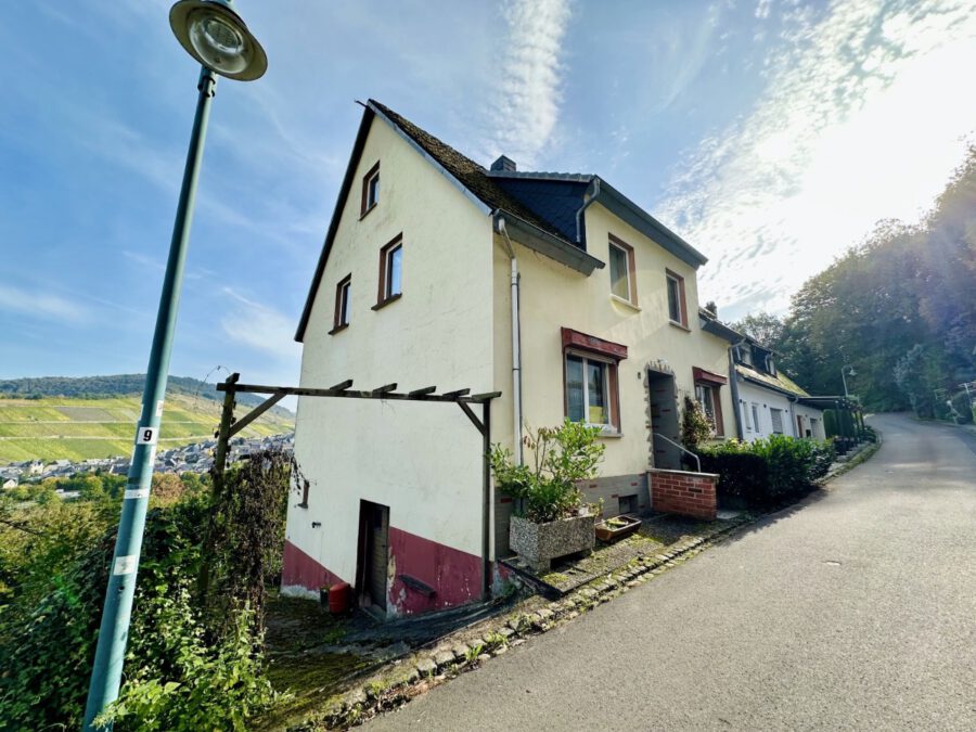 Kröv-Kövenig | Einfamilienhaus | große Halle | ca. 140 m² Wfl | ca. 604 m² Gfl | - Titelbild